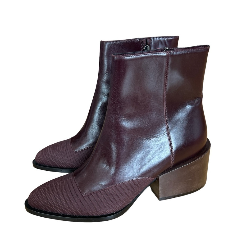Vince burgundy pointed toe embossed leather chunky heel ankle boots size 6